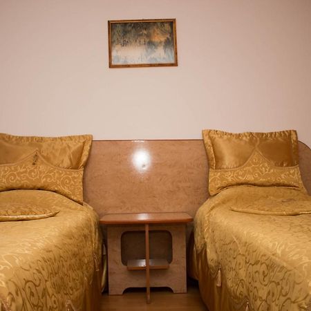 N&S Hotel Barlad Bîrlad Exteriör bild