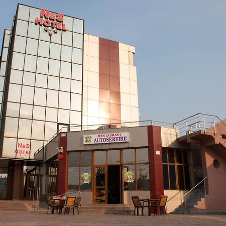 N&S Hotel Barlad Bîrlad Exteriör bild