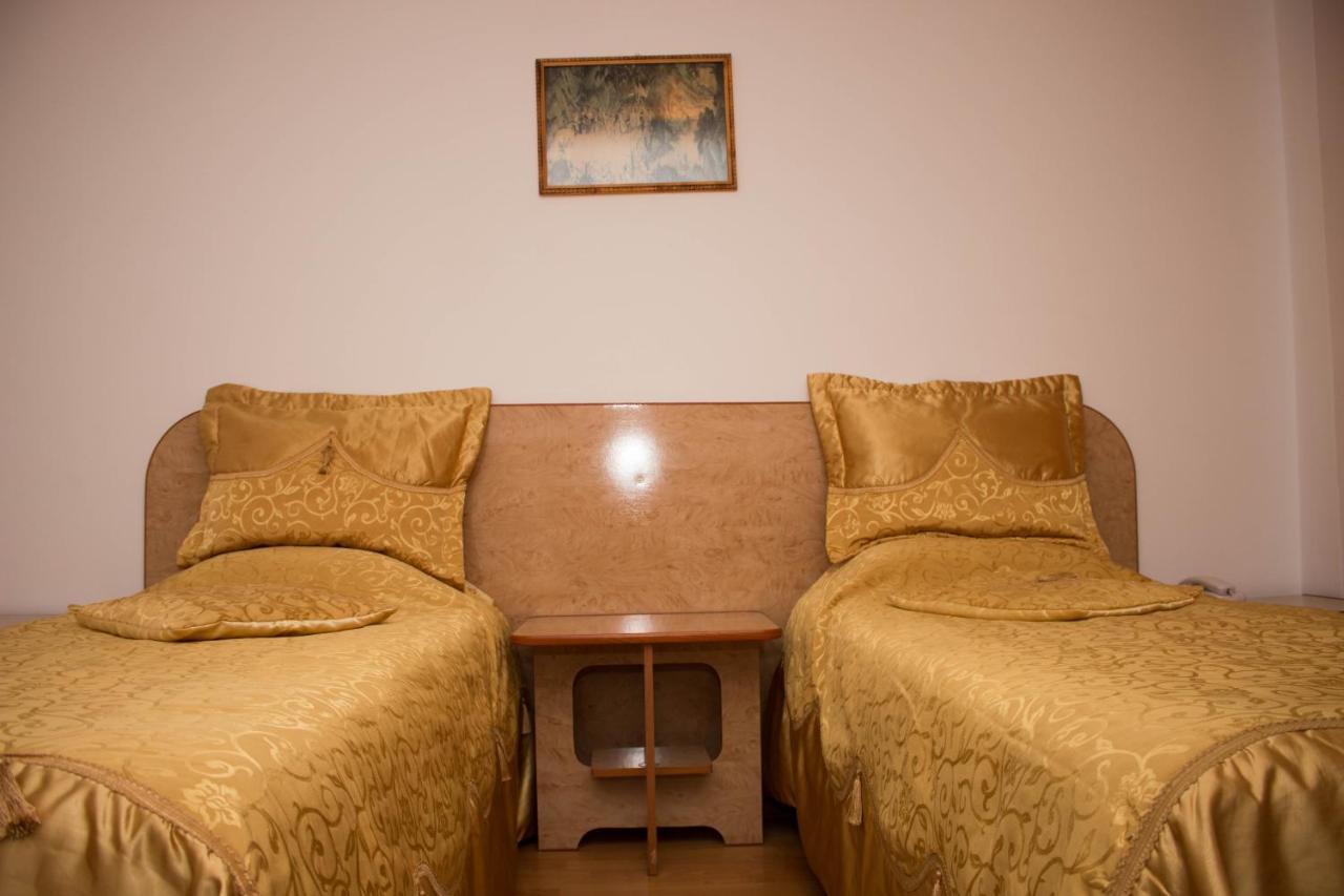 N&S Hotel Barlad Bîrlad Exteriör bild