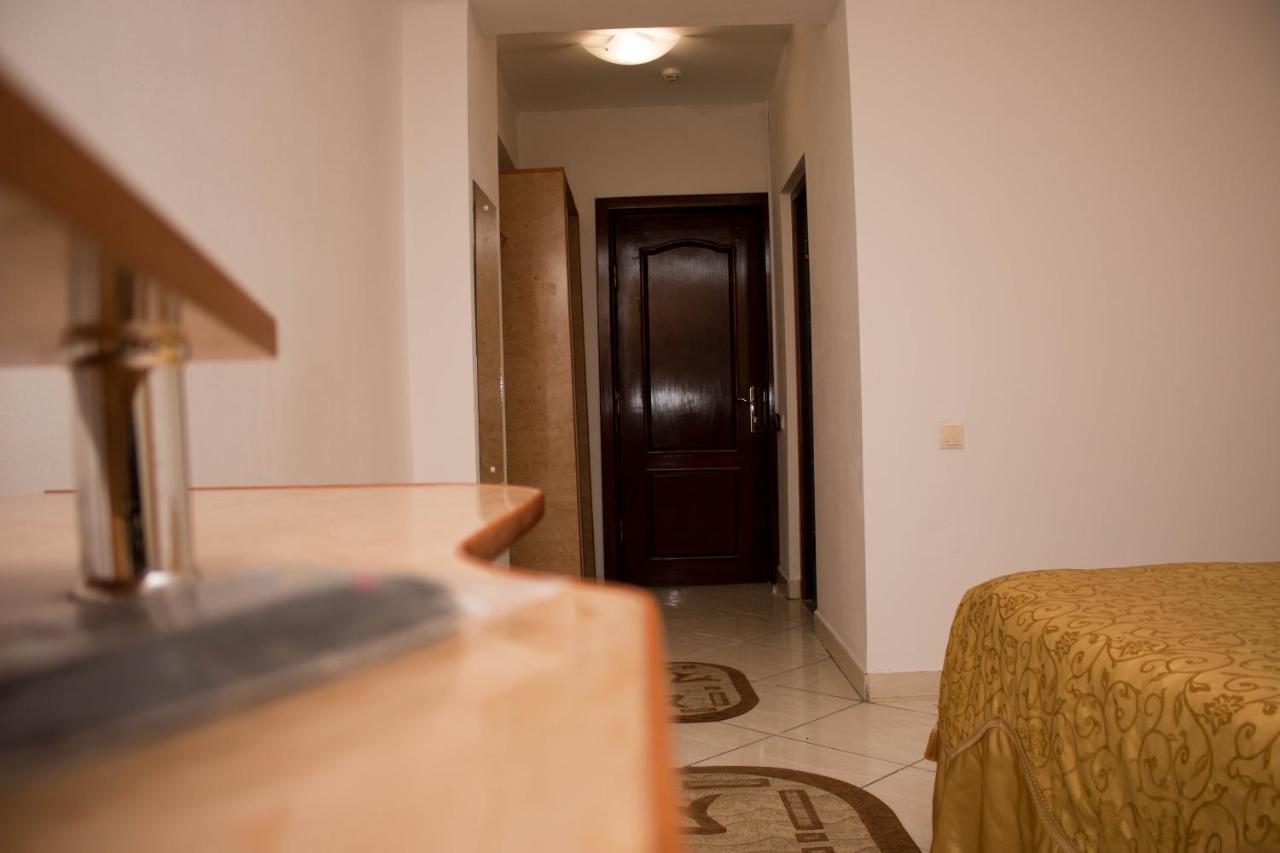 N&S Hotel Barlad Bîrlad Exteriör bild